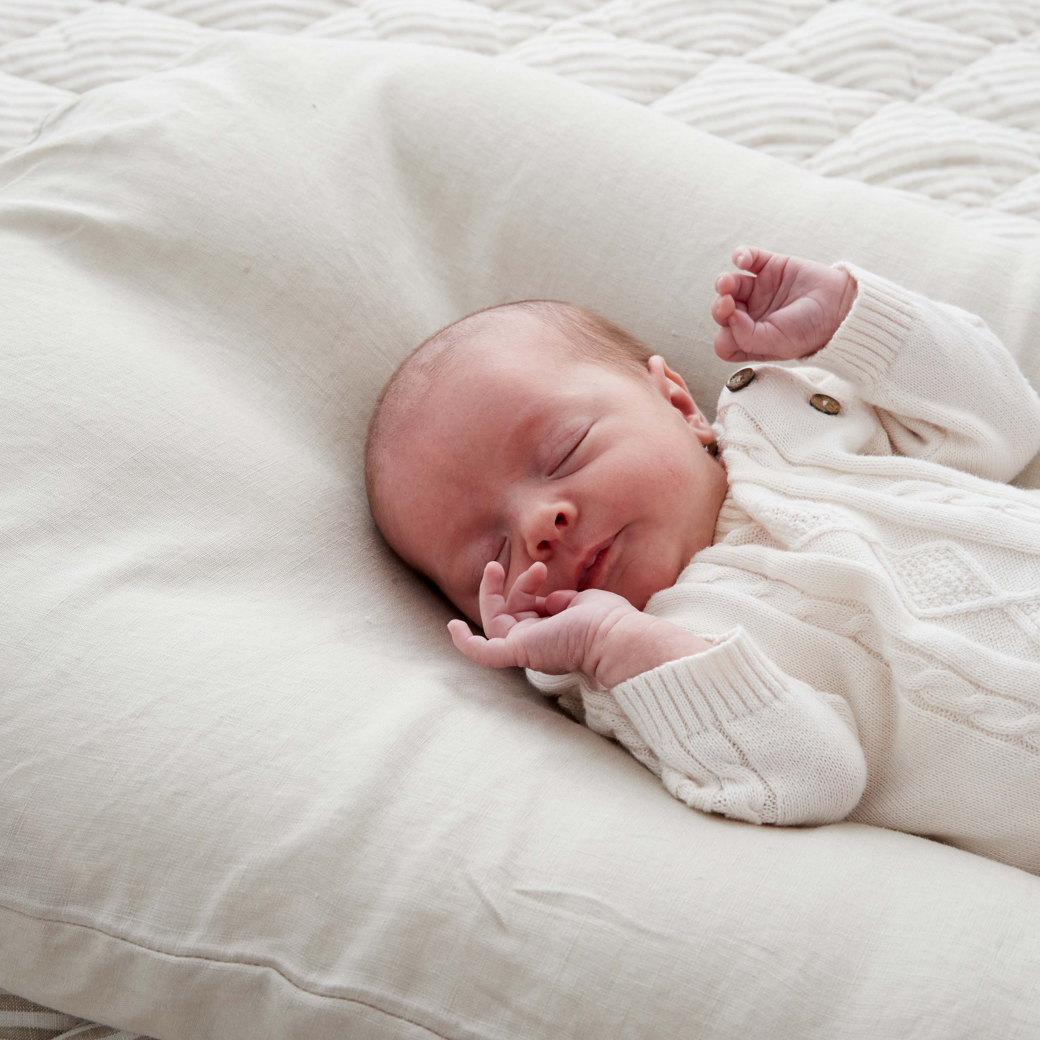 Baby Lounger + Linen Cover - Oat