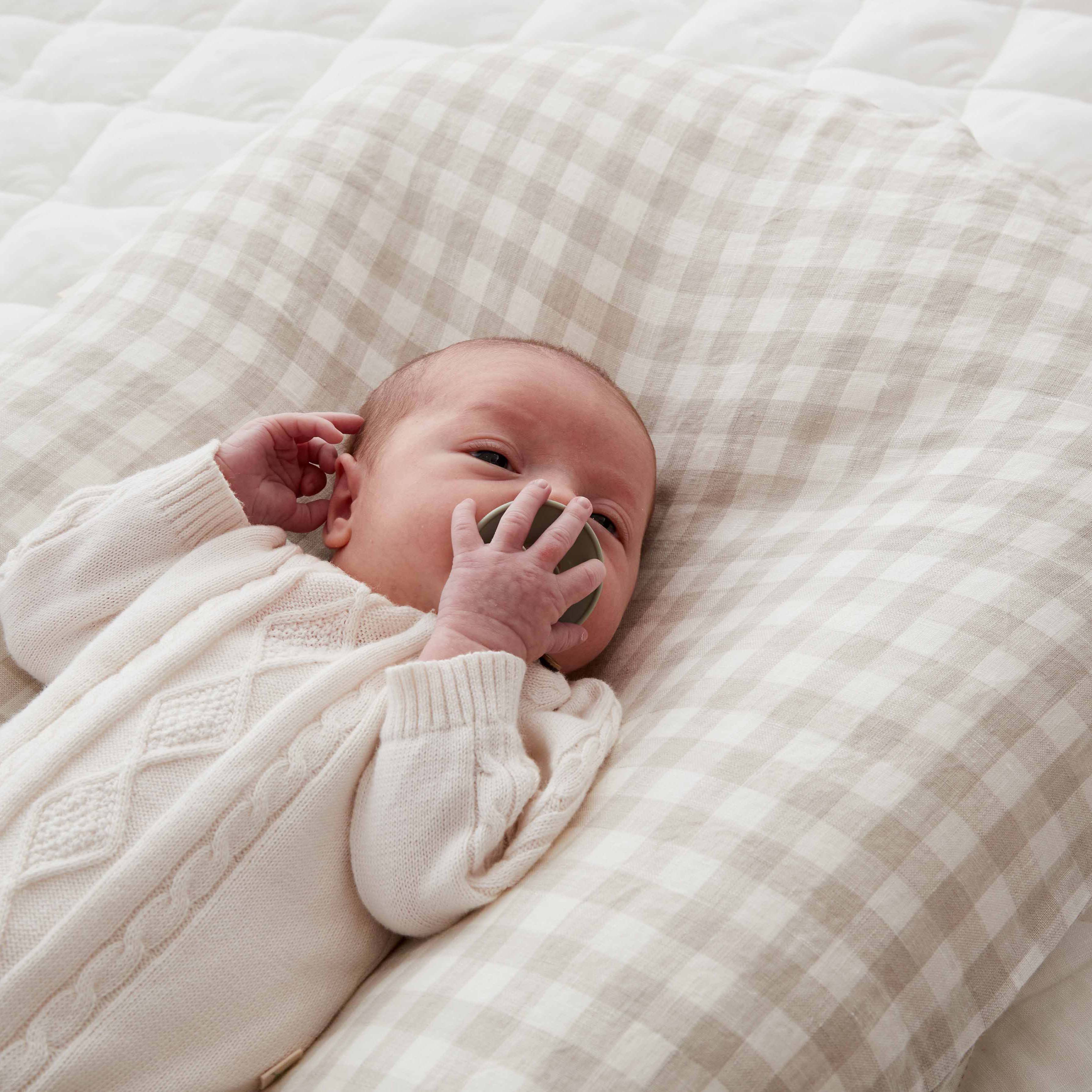 Bundle: Baby Lounger + Nursing Pillow - Oat Gingham