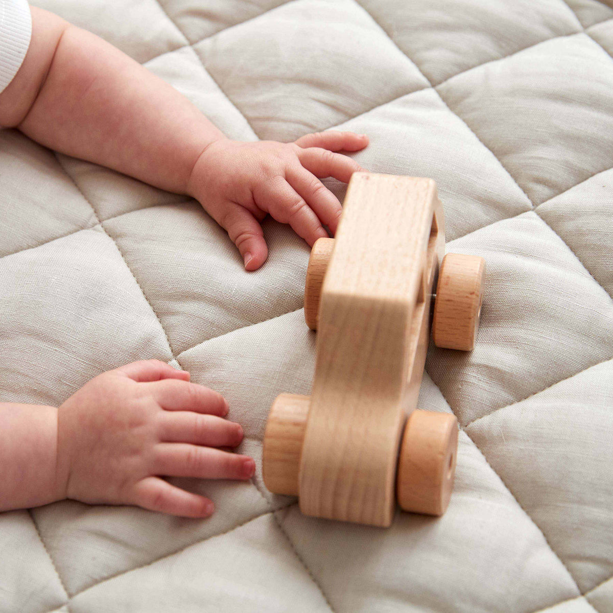 Bundle: Baby Lounger + Linen Play Mat - Oat Gingham / Oat